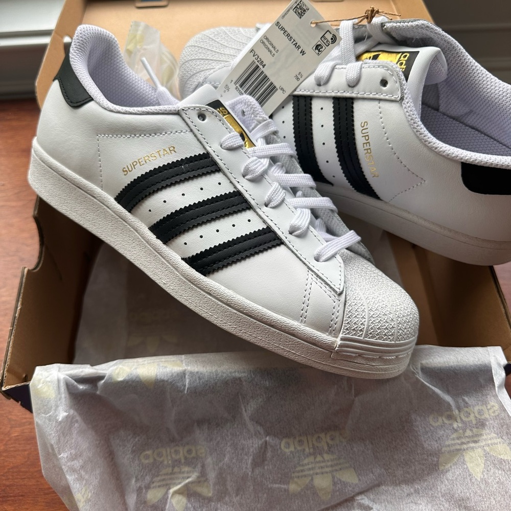 Adidas Superstars - Size 5